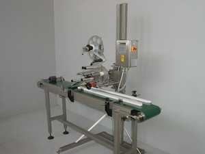 Etiketovací stroj typ UEH Mavet