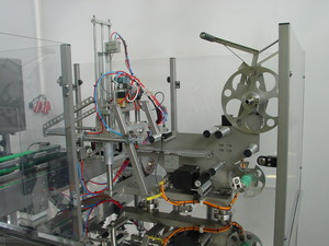 Etiketovací stroj typ UEH Mavet